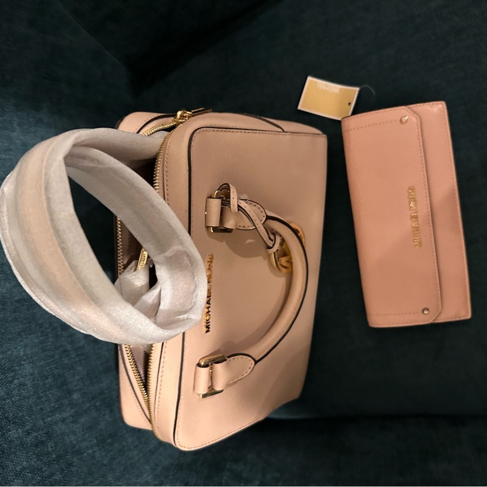 MichaelKors Jet Set Satchel with matching Wallet